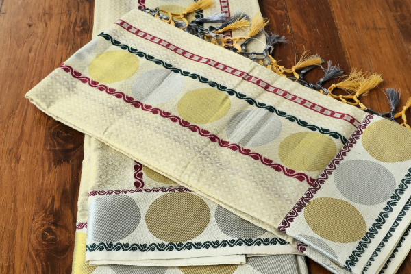 Maroon + Green with Gold/Silver Putta design single set Dothi (Mundum neriyathum)